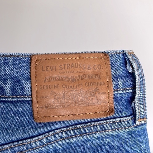 Levi’s Wedgie Button Fly Distressed Denim Jeans - Picture 11 of 13